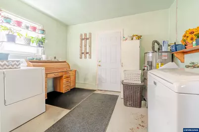 861 W 10th St, Junction City, OR 97448 - Photo 20