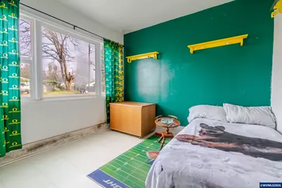 861 W 10th St, Junction City, OR 97448 - Photo 18