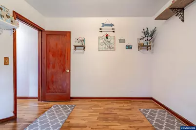 861 W 10th St, Junction City, OR 97448 - Photo 14