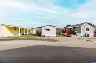 2901 E 2nd St, Newberg, OR 97132 - Photo 4