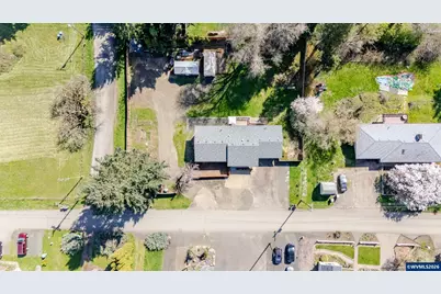 656 NW E Thornton Lake Dr, Albany, OR 97321 - Photo 40