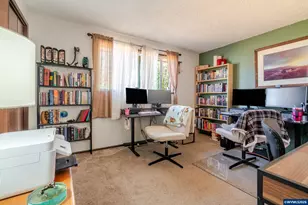 656 NW East Thornton Lake Dr, Albany, OR 97321 - Photo 20