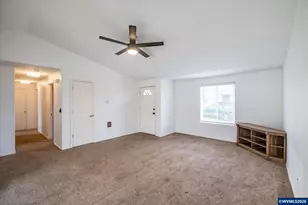 1053 Kees St, Lebanon, OR 97355 - Photo 4