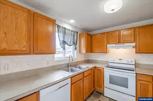 1053 Kees St, Lebanon, OR 97355 - Photo 8