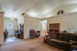 1231 SW 3rd Ave, Mill City, OR 97360 - Photo 12