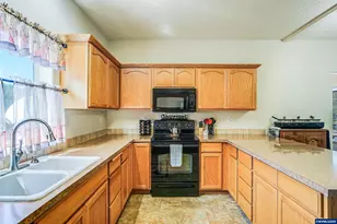 1231 SW 3rd Ave, Mill City, OR 97360 - Photo 16