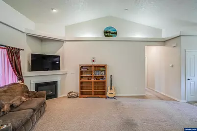 1231 SW 3rd Av, Mill City, OR 97360 - Photo 12