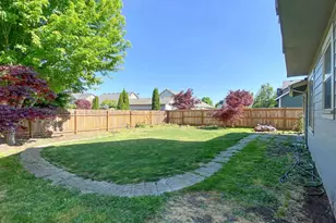 274 SW Bell Dr, Dallas, OR 97338 - Photo 14