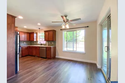 274 SW Bell Dr, Dallas, OR 97338 - Photo 22