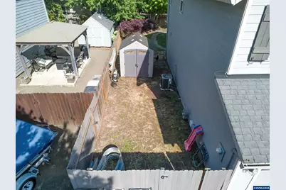 274 SW Bell Dr, Dallas, OR 97338 - Photo 6