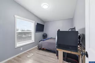 38415 Century Dr NE, Albany, OR 97322 - Photo 14