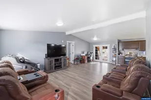 38415 Century Dr NE, Albany, OR 97322 - Photo 4