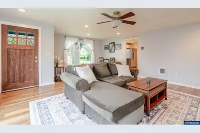 221 Jennings St, Lebanon, OR 97355 - Photo 8