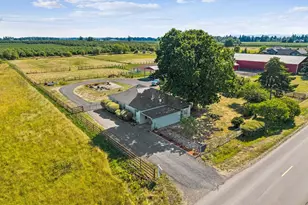 10093 Wiseacre Ln NE, Aurora, OR 97002 - Photo 2