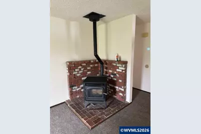 710 NE 5th St, Willamina, OR 97396 - Photo 2