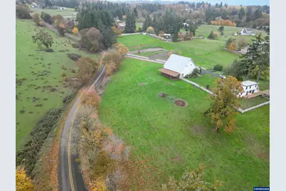 365 Lookout Ln SE, Jefferson, OR 97352 - Photo 2