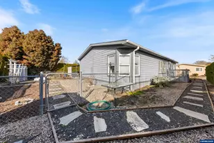 1377 SW Louise Dr, McMinnville, OR 97128 - Photo 40