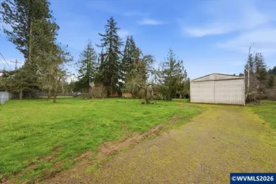 130 C St, Scotts Mills, OR 97375 - Photo 8