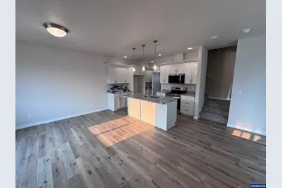 366 SE Shetterly Dr, Dallas, OR 97338 - Photo 2
