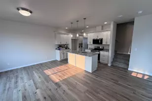 366 SE Shetterly Dr, Dallas, OR 97338 - Photo 2