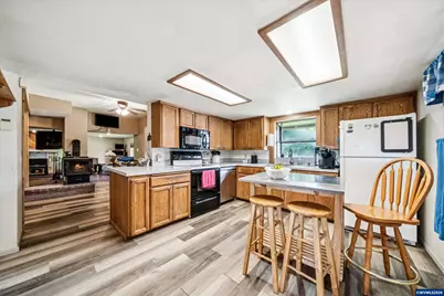 14604 Woodburn Monitor Rd NE, Woodburn, OR 97071 - Photo 18