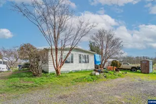 615 Vaughan Ln, Lebanon, OR 97355 - Photo 2