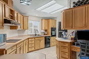 2120 Robins Ln SE, Salem, OR 97306 - Photo 14