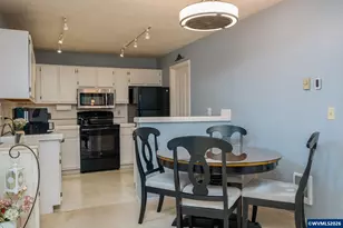 4000 Carman Dr, Lake Oswego, OR 97035 - Photo 10