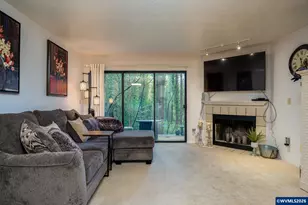 4000 Carman Dr, Lake Oswego, OR 97035 - Photo 4