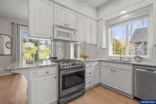 819 Hazeltine Ave SE, Salem, OR 97306 - Photo 18