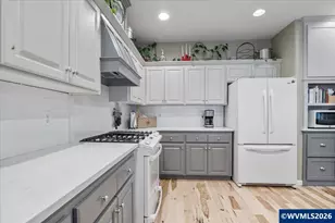 903 Eisenhower Dr NW, Salem, OR 97304 - Photo 12