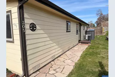 305 N Broad St, Weston, OR 97886 - Photo 2