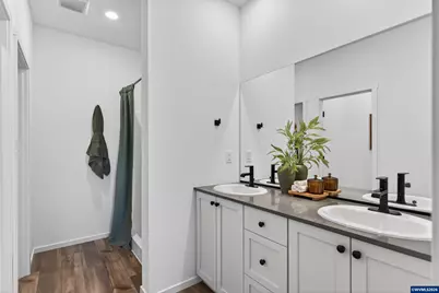 1065 Clemson St, Woodburn, OR 97071 - Photo 18