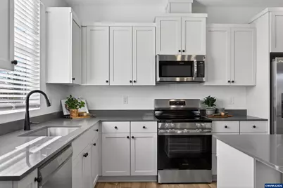 1065 Clemson St, Woodburn, OR 97071 - Photo 4