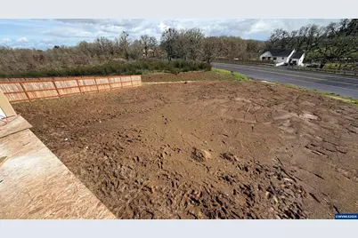 608 NE Kerns Dr, Dallas, OR 97338 - Photo 4