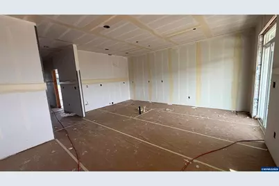 608 NE Kerns Dr, Dallas, OR 97338 - Photo 6