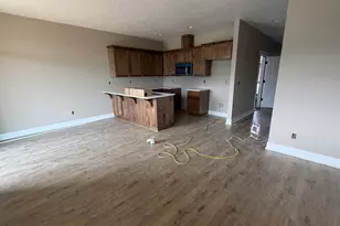 608 NE Kerns Dr, Dallas, OR 97338 - Photo 8