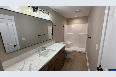 602 NE Kerns Dr, Dallas, OR 97338 - Photo 6