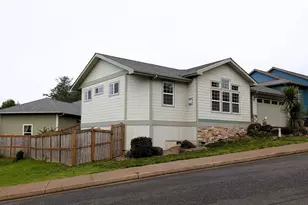 145 NE 71st St, Newport, OR 97365 - Photo 2