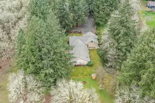 39692 Lacomb Dr, Lebanon, OR 97355 - Photo 4