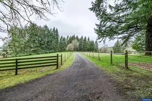 39692 Lacomb Dr, Lebanon, OR 97355 - Photo 2