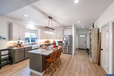 547 W 4th St, Coquille, OR 97423 - Photo 8