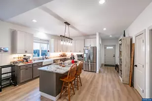 547 W Fourth St, Coquille, OR 97423 - Photo 8