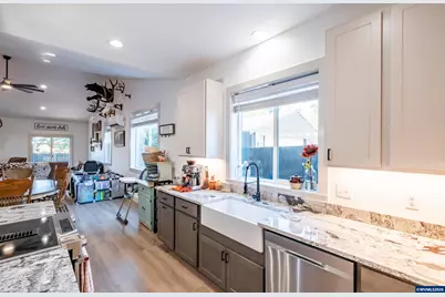 547 W 4th St, Coquille, OR 97423 - Photo 12