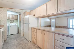 300 SE Lacreole Dr, Dallas, OR 97338 - Photo 18