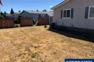 300 SE Lacreole Dr, Dallas, OR 97338 - Photo 4
