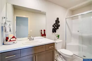 892 Sifuentez Ct, Woodburn, OR 97071 - Photo 26