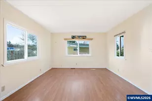 1418 Pine St, Silverton, OR 97381 - Photo 6