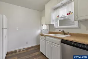 1090 15th St NE, Salem, OR 97301 - Photo 18