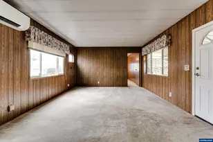 82274 River Dr, Creswell, OR 97426 - Photo 10